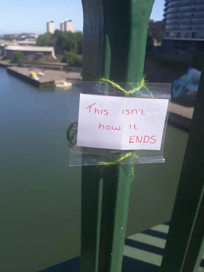 Charity Puts Up Anti-Suicide Sign On Bridge That People “Vandalized” With Positivity, Turns Out Brits Love To Do That (35 Pics)