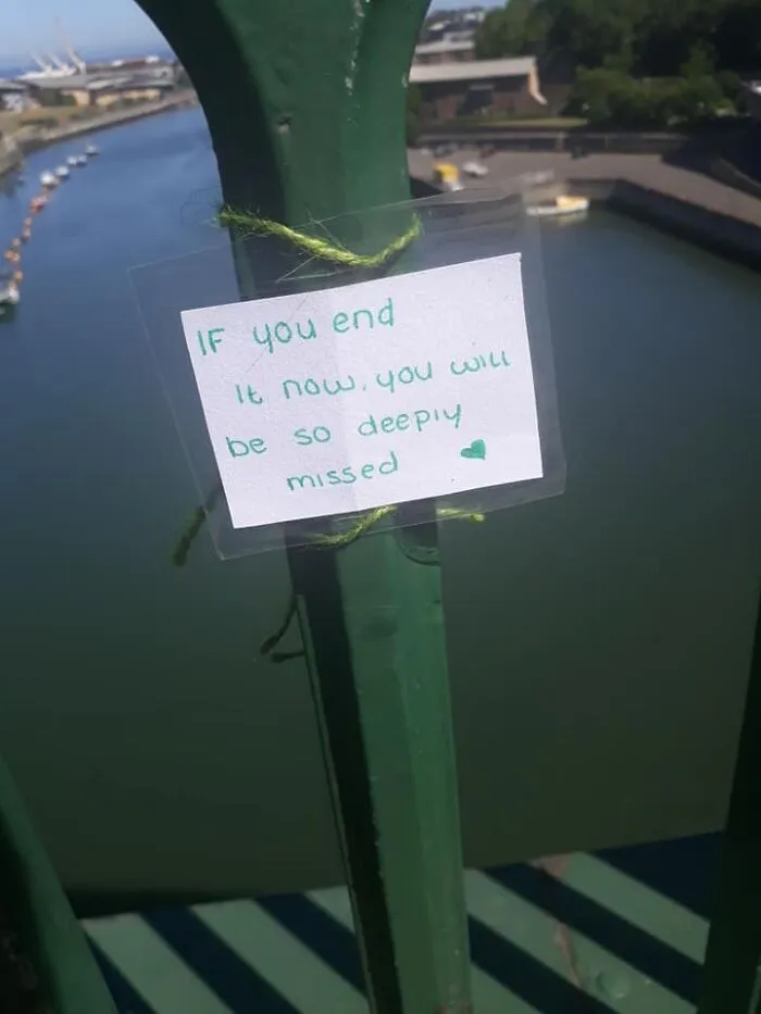 Charity Puts Up Anti-Suicide Sign On Bridge That People “Vandalized” With Positivity, Turns Out Brits Love To Do That (35 Pics)