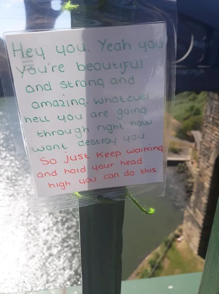 Charity Puts Up Anti-Suicide Sign On Bridge That People “Vandalized” With Positivity, Turns Out Brits Love To Do That (35 Pics)