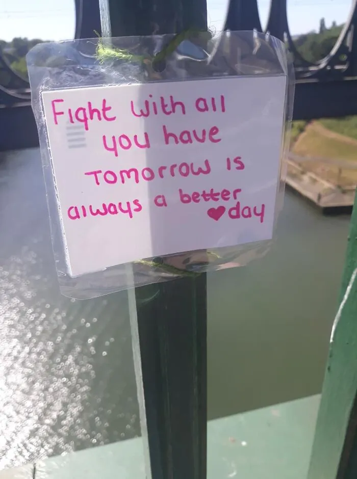 Charity Puts Up Anti-Suicide Sign On Bridge That People “Vandalized” With Positivity, Turns Out Brits Love To Do That (35 Pics)