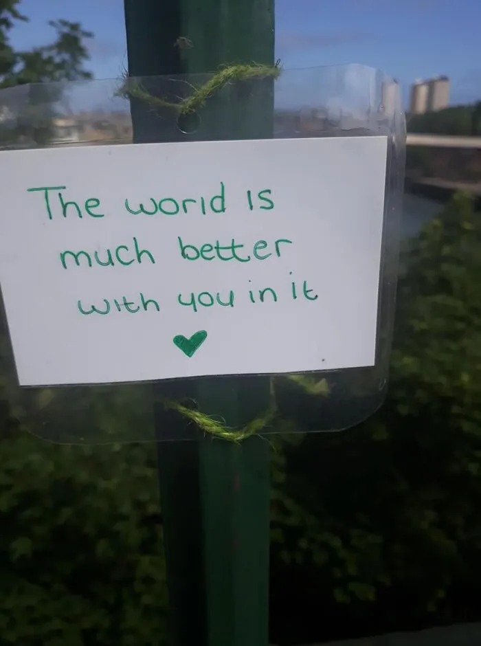 Charity Puts Up Anti-Suicide Sign On Bridge That People “Vandalized” With Positivity, Turns Out Brits Love To Do That (35 Pics)