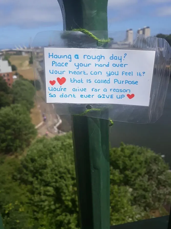 Charity Puts Up Anti-Suicide Sign On Bridge That People “Vandalized” With Positivity, Turns Out Brits Love To Do That (35 Pics)