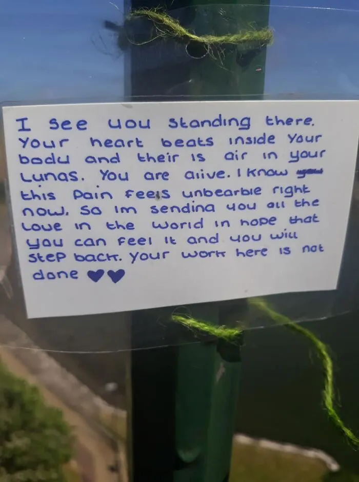 Charity Puts Up Anti-Suicide Sign On Bridge That People “Vandalized” With Positivity, Turns Out Brits Love To Do That (35 Pics)