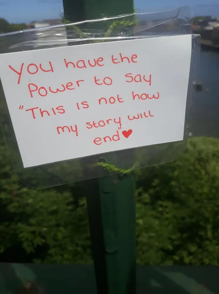 Charity Puts Up Anti-Suicide Sign On Bridge That People “Vandalized” With Positivity, Turns Out Brits Love To Do That (35 Pics)