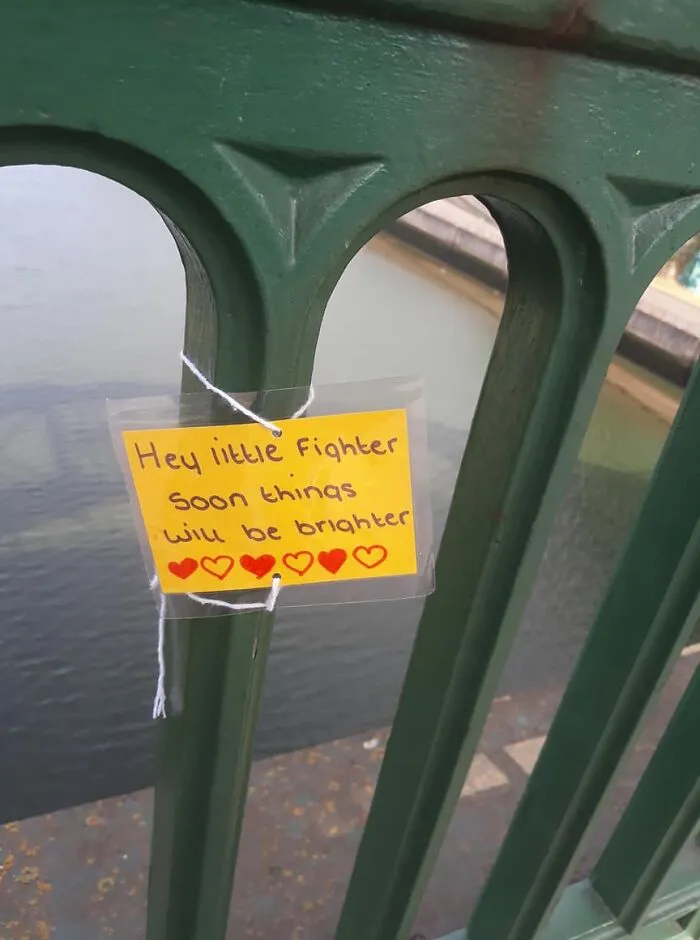 Charity Puts Up Anti-Suicide Sign On Bridge That People “Vandalized” With Positivity, Turns Out Brits Love To Do That (35 Pics)