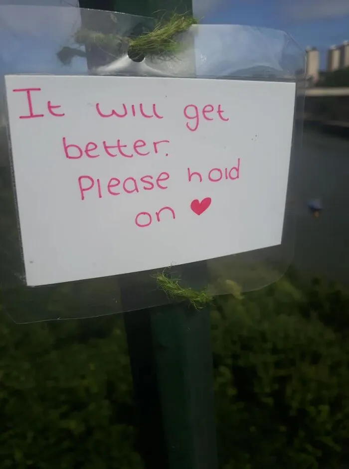 Charity Puts Up Anti-Suicide Sign On Bridge That People “Vandalized” With Positivity, Turns Out Brits Love To Do That (35 Pics)