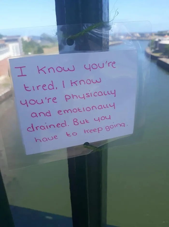 Charity Puts Up Anti-Suicide Sign On Bridge That People “Vandalized” With Positivity, Turns Out Brits Love To Do That (35 Pics)
