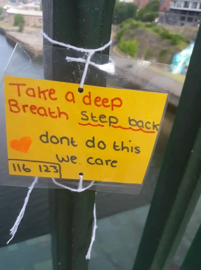 Charity Puts Up Anti-Suicide Sign On Bridge That People “Vandalized” With Positivity, Turns Out Brits Love To Do That (35 Pics)