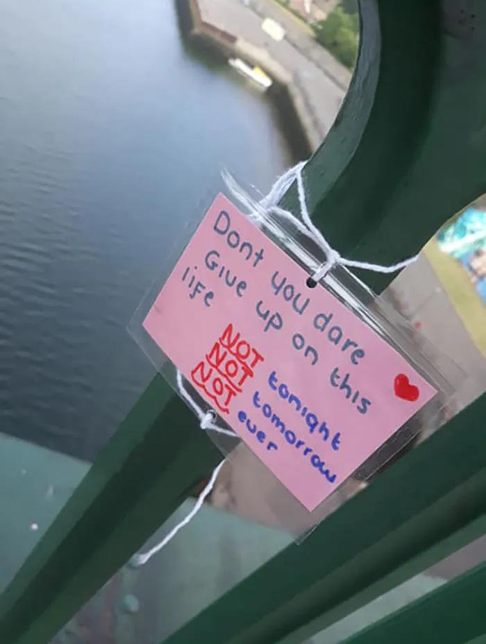 Charity Puts Up Anti-Suicide Sign On Bridge That People “Vandalized” With Positivity, Turns Out Brits Love To Do That (35 Pics)