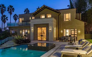 Side-By-Side Photos Of 15 Celebrity Houses Before And After Their Fame