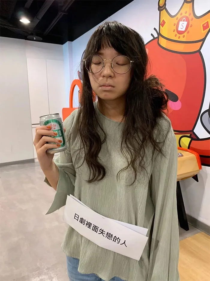 Nueva soltera superando una relación en un drama japonés