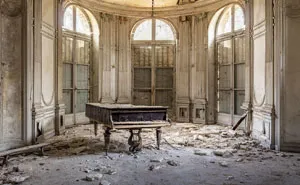 As A Pianist And A Photographer, I Spent Over 10 Years Looking For Abandoned Pianos In Europe. Here Are My 31 Favorite Photos