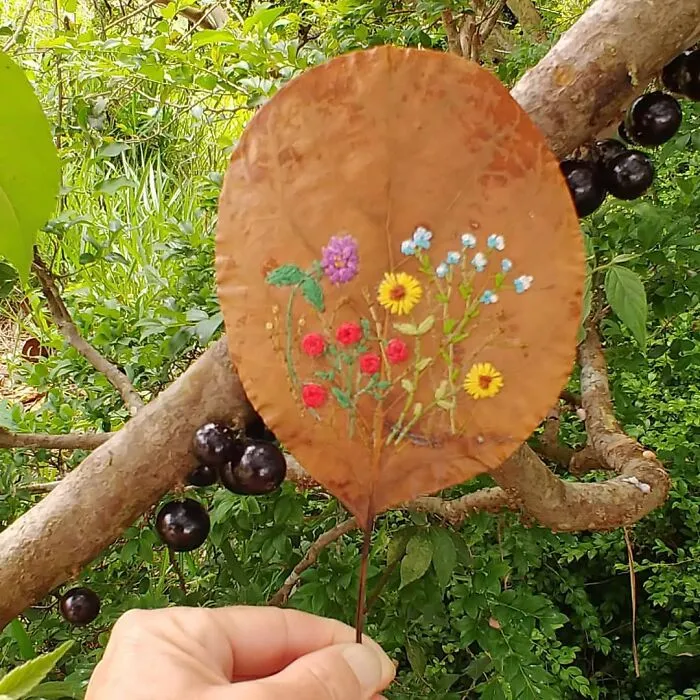 This Brazilian Artist Creates Unique Designs Of Embroidery On Fallen Leaves (109 Pics)