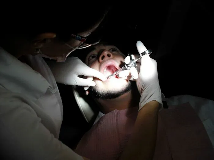 Someone Asks Dentists “Why Do You Talk To Your Patients While Your Hands Are In Their Mouths?”, Gets 26 Honest Answers