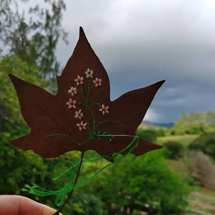 This Brazilian Artist Creates Unique Designs Of Embroidery On Fallen Leaves (109 Pics)