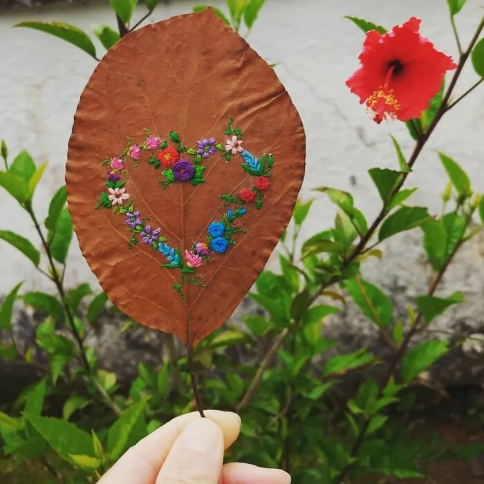 This Brazilian Artist Creates Unique Designs Of Embroidery On Fallen Leaves (109 Pics)