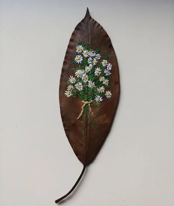 This Brazilian Artist Creates Unique Designs Of Embroidery On Fallen Leaves (109 Pics)