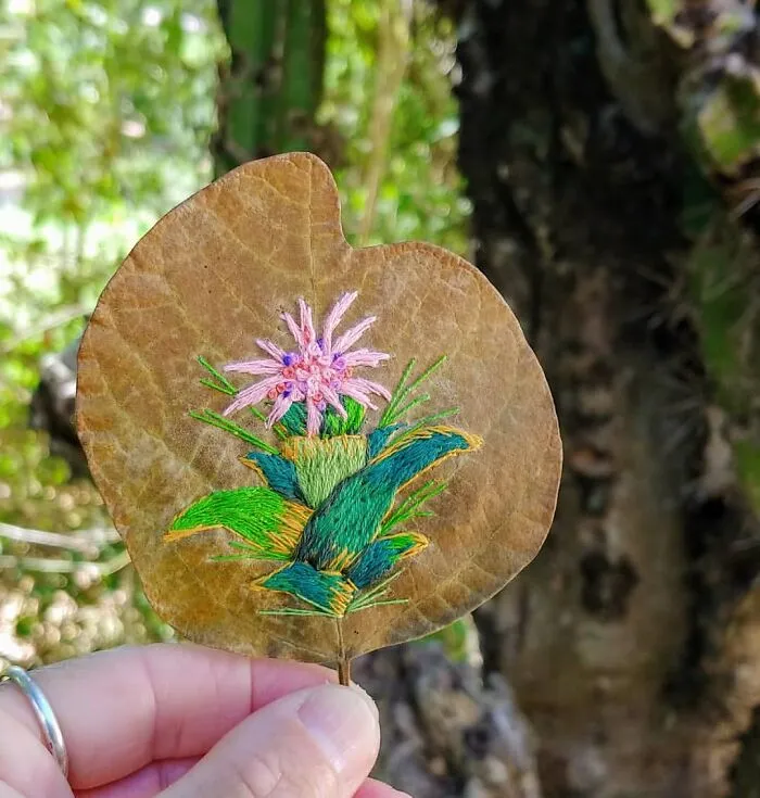 This Brazilian Artist Creates Unique Designs Of Embroidery On Fallen Leaves (109 Pics)