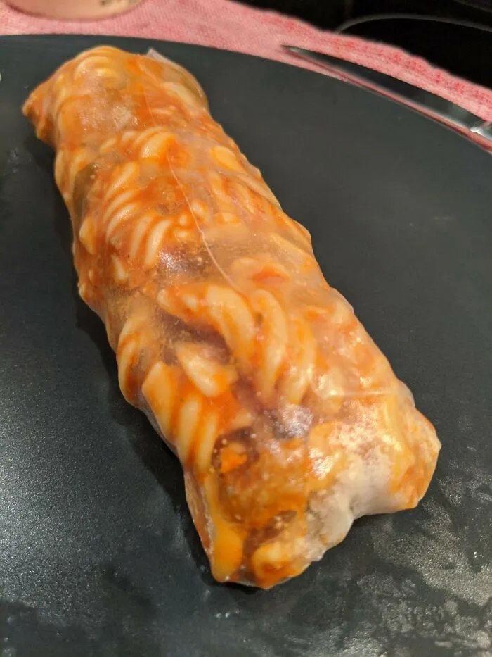 Burrito de pasta envuelto en papel de arroz... la atrocidad