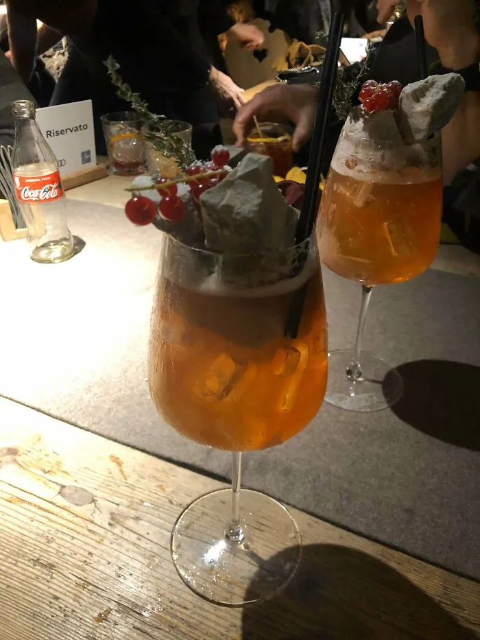 Le han puesto piedras a las bebidas