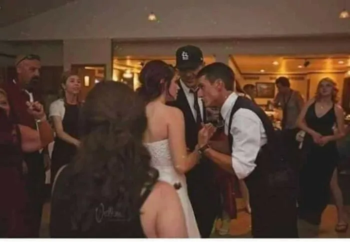 Novia de pacotilla enseñando todo