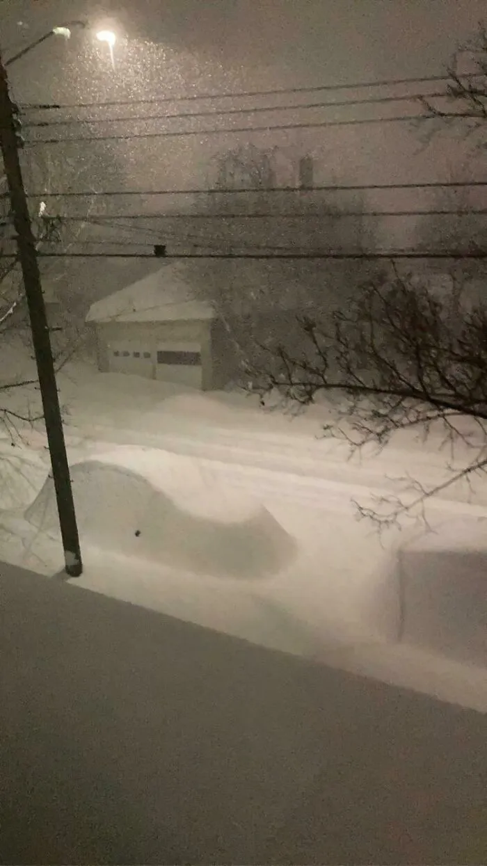 Record-Breaking Snowfall Buries Binghamton, New York, And Here's What People Woke Up To (30 Pics)