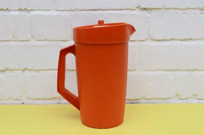 The Tupperware Lemonade Jug That Was In Everyone’s Fridge