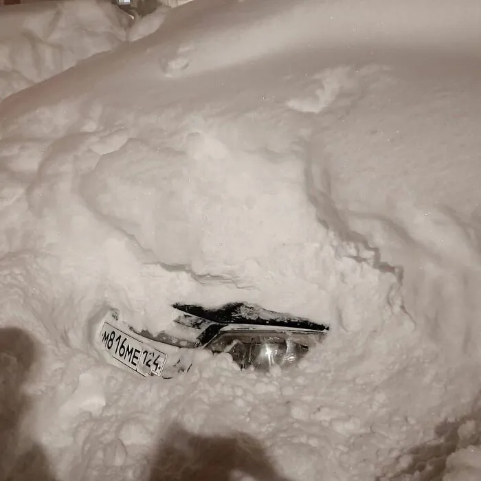 Russia’s Coldest City Gets Two Months Worth Of Snow In Just 5 Days And Their Photos Look Surreal (30 Pics)