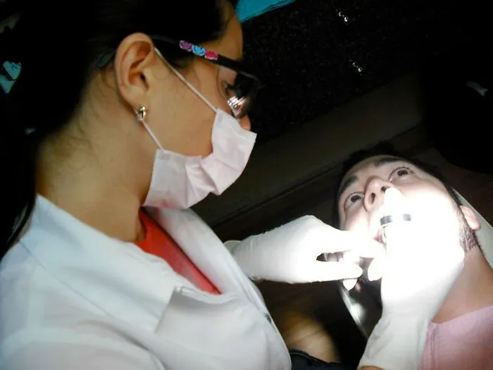 Someone Asks Dentists “Why Do You Talk To Your Patients While Your Hands Are In Their Mouths?”, Gets 26 Honest Answers