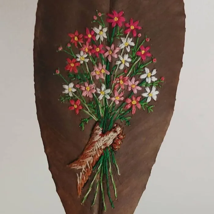 This Brazilian Artist Creates Unique Designs Of Embroidery On Fallen Leaves (109 Pics)