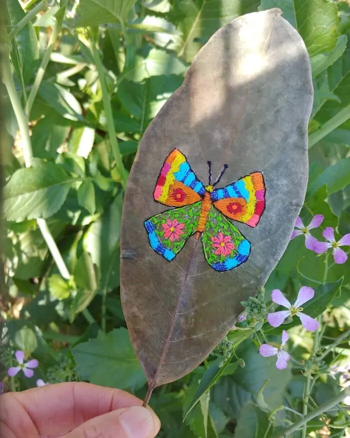 This Brazilian Artist Creates Unique Designs Of Embroidery On Fallen Leaves (109 Pics)