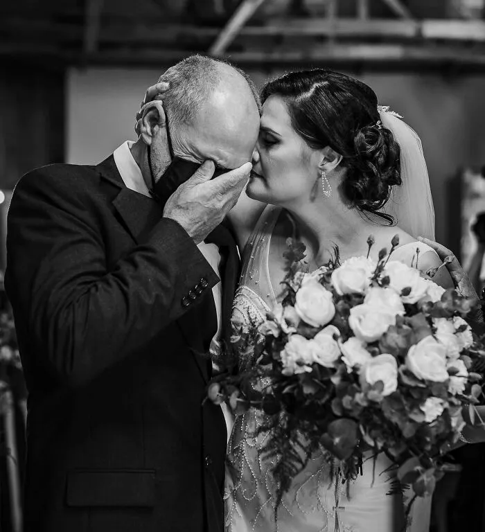 The Best Wedding Photos Of 2020 Have Just Been Announced, And Here Are The 30 Best Ones