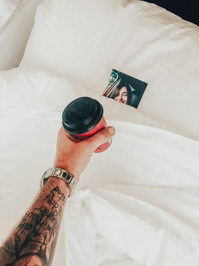 My Girlfriend Couldn’t Join Me On A Trip To Europe Last Year, So I Printed A Few Of Her Photos And Took Selfies Everywhere (32 Pics)
