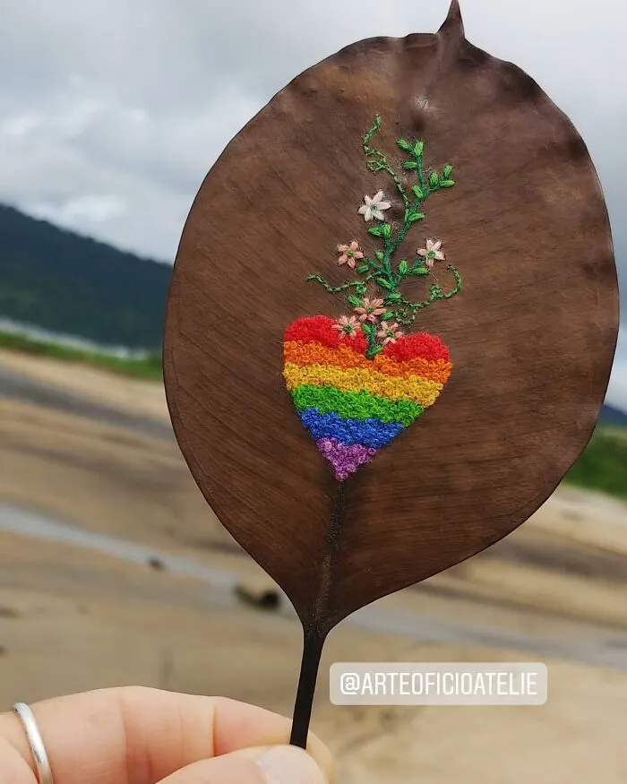 This Brazilian Artist Creates Unique Designs Of Embroidery On Fallen Leaves (109 Pics)