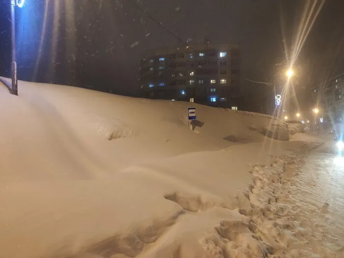 En la ciudad más fría de Rusia ha caído en 5 días tanta nieve como en 2 meses, y las fotos son surreales (30 imágenes)