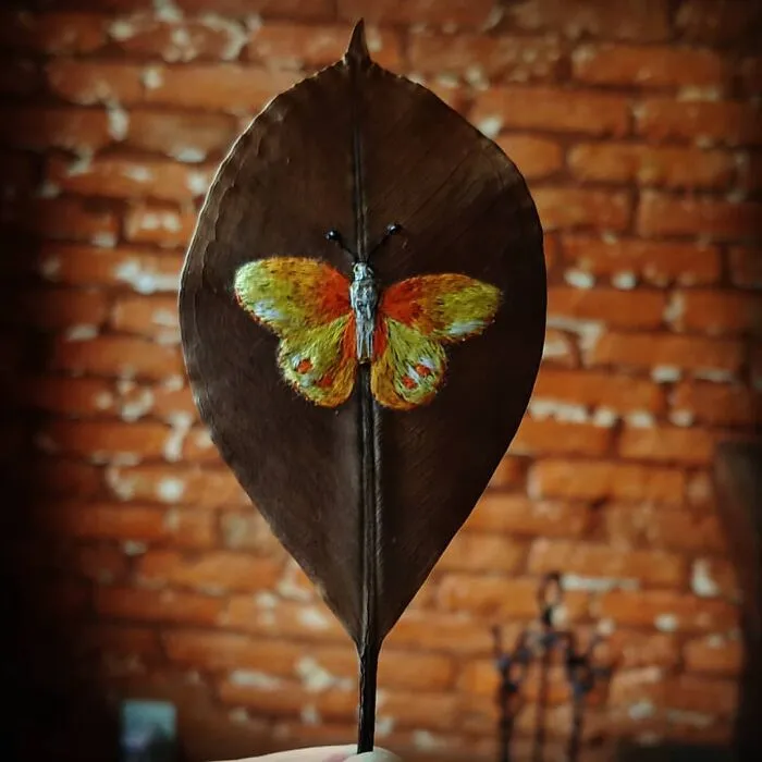 This Brazilian Artist Creates Unique Designs Of Embroidery On Fallen Leaves (109 Pics)
