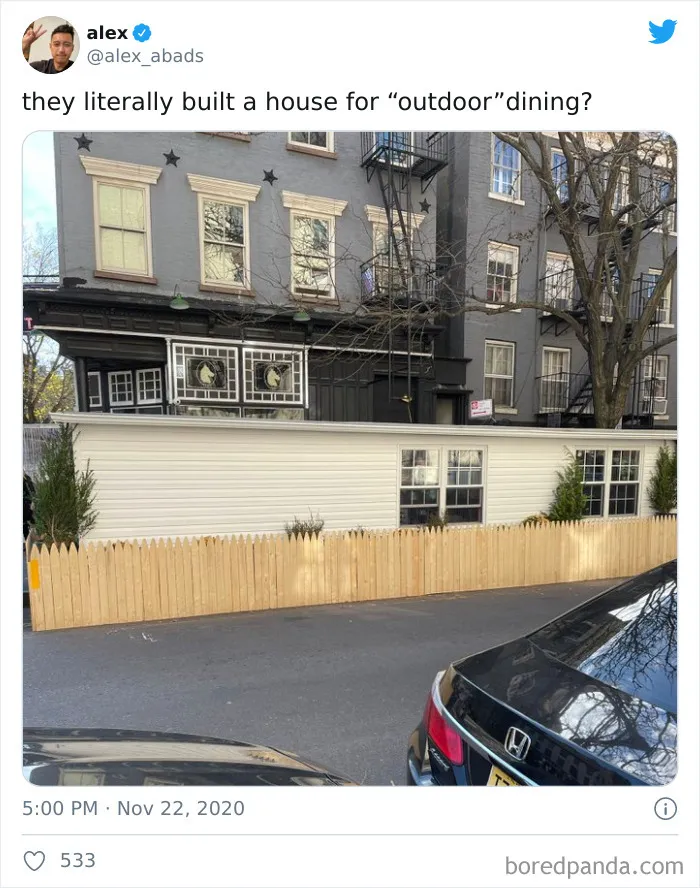30 Photos Of "Outdoor Dining" That Don't Look Right At All