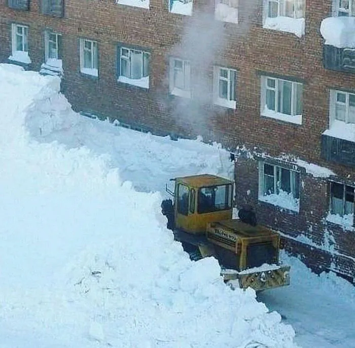 En la ciudad más fría de Rusia ha caído en 5 días tanta nieve como en 2 meses, y las fotos son surreales (30 imágenes)