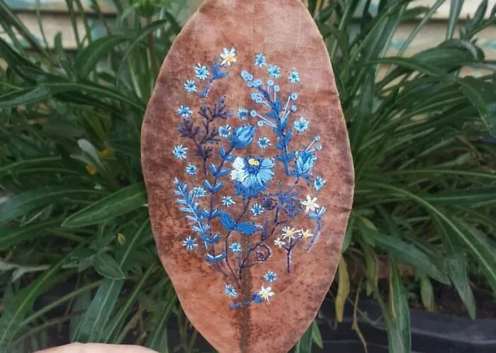 This Brazilian Artist Creates Unique Designs Of Embroidery On Fallen Leaves (109 Pics)