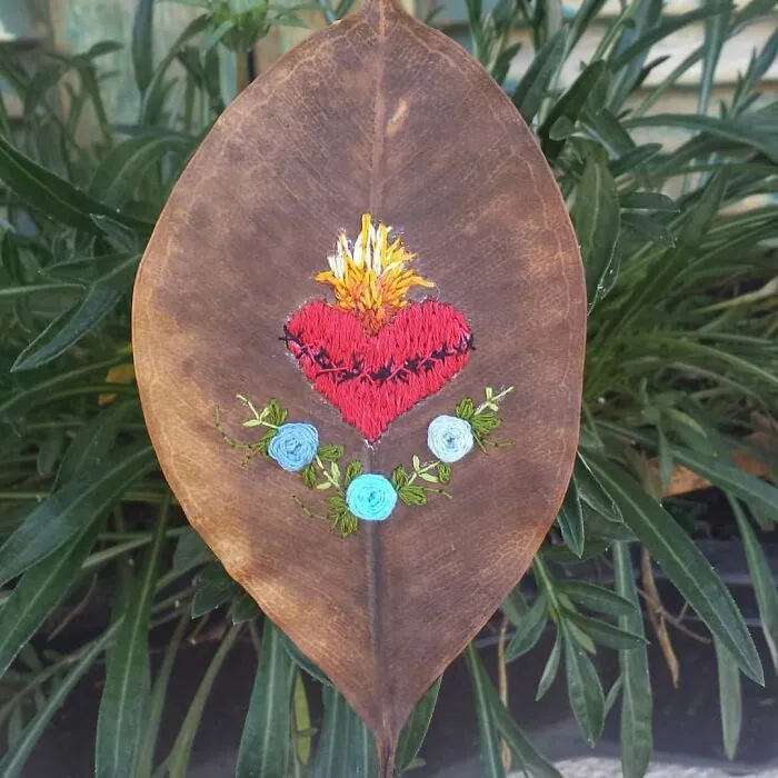 This Brazilian Artist Creates Unique Designs Of Embroidery On Fallen Leaves (109 Pics)