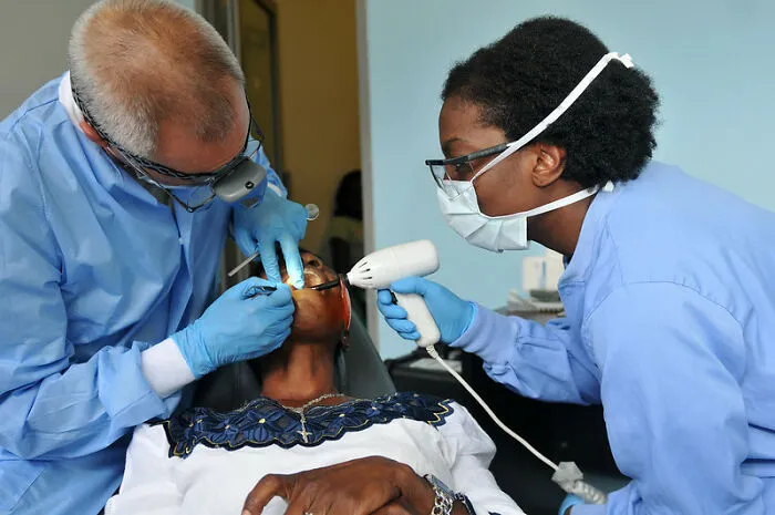 Someone Asks Dentists “Why Do You Talk To Your Patients While Your Hands Are In Their Mouths?”, Gets 26 Honest Answers