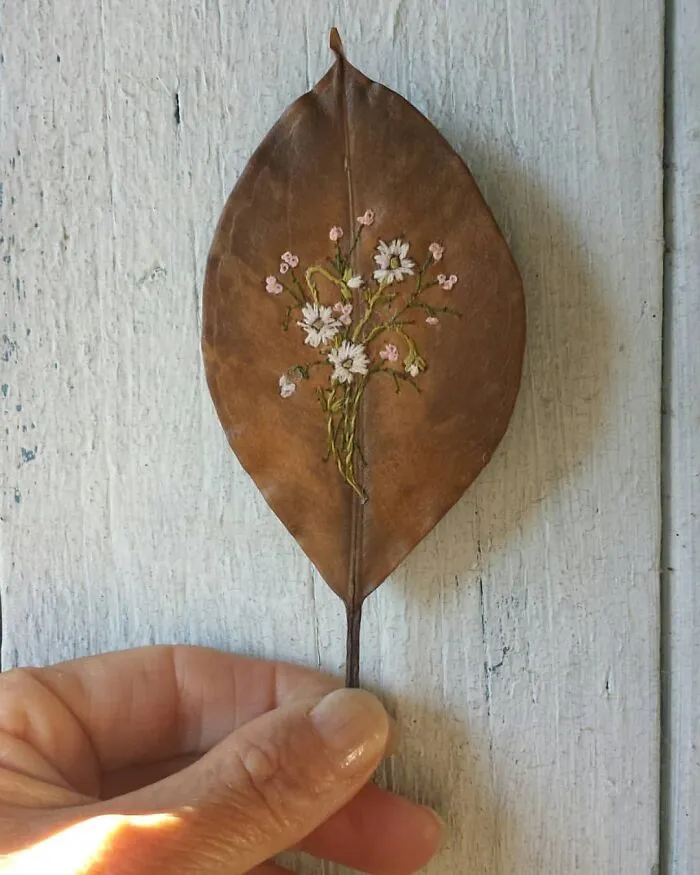 This Brazilian Artist Creates Unique Designs Of Embroidery On Fallen Leaves (109 Pics)