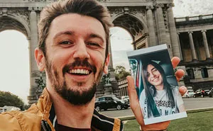 My Girlfriend Couldn’t Join Me On A Trip To Europe Last Year, So I Printed A Few Of Her Photos And Took Selfies Everywhere (32 Pics)