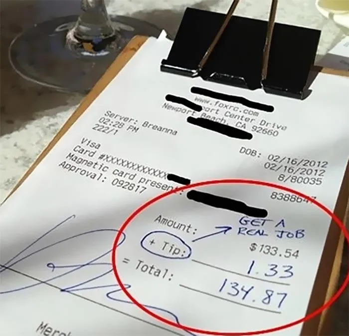 "Búscate un trabajo de verdad"