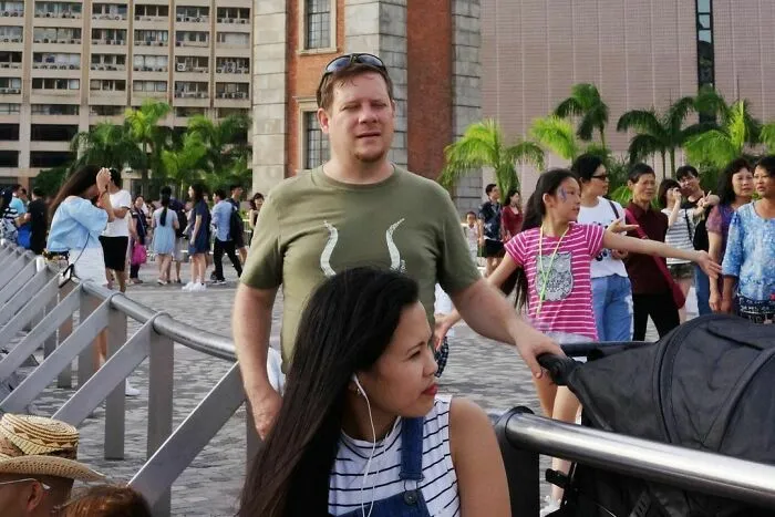 Este fotógrafo callejero capta las oportunidades accidentales en sus fotos (30 imágenes)