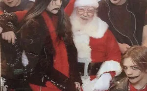 50 Hilarious Family Christmas Photos Shared By People Who Cringe At Them Today