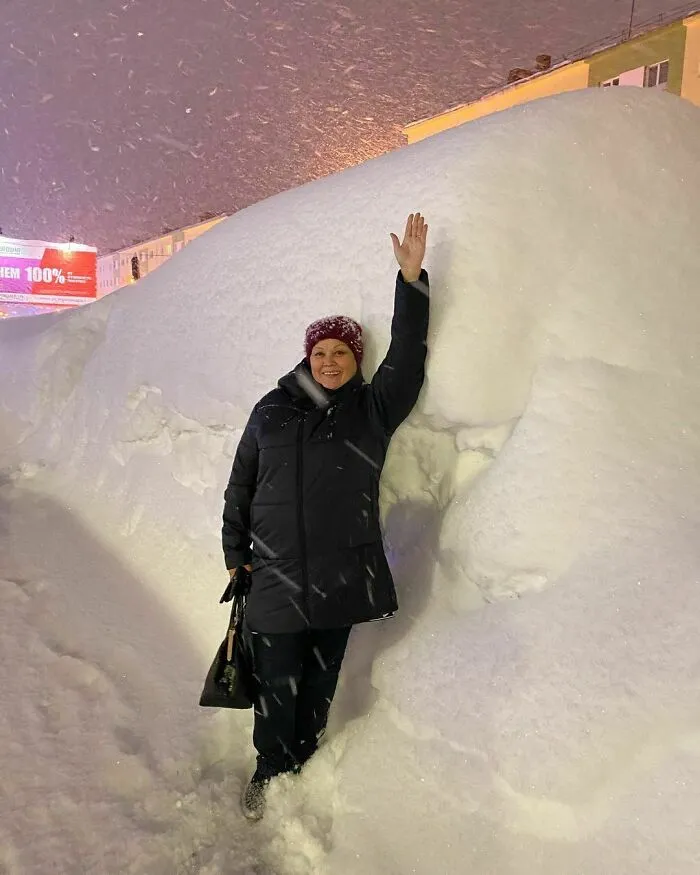 En la ciudad más fría de Rusia ha caído en 5 días tanta nieve como en 2 meses, y las fotos son surreales (30 imágenes)
