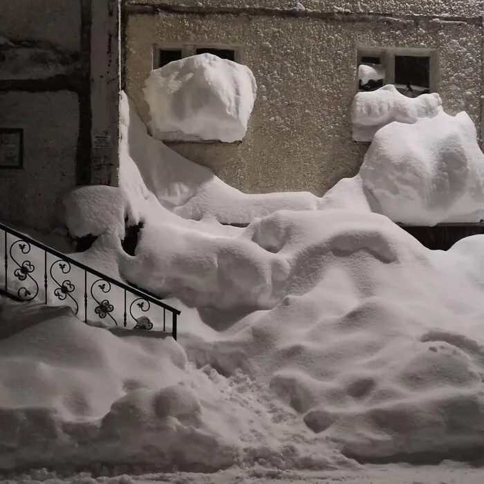 Russia’s Coldest City Gets Two Months Worth Of Snow In Just 5 Days And Their Photos Look Surreal (30 Pics)