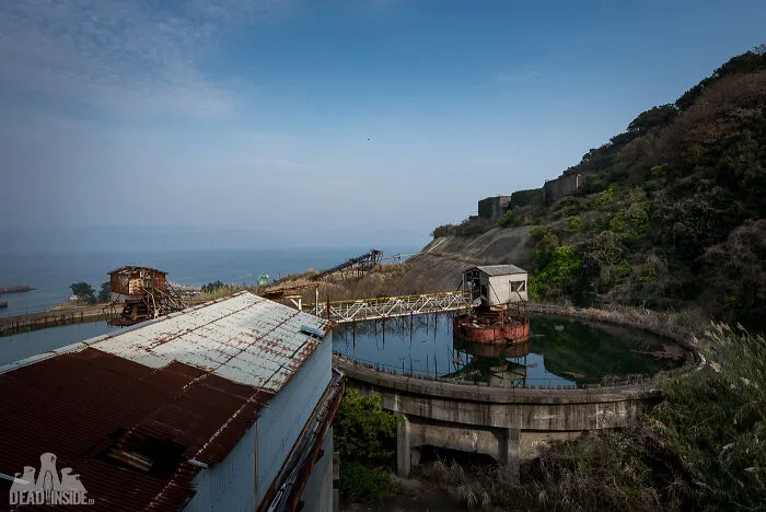 I Took Pictures Of A Japanese Island That Is Full Of Decayed Buildings And Has Less Than 130 People Living On It (36 Pics)