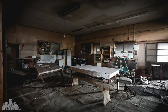 I Took Pictures Of A Japanese Island That Is Full Of Decayed Buildings And Has Less Than 130 People Living On It (36 Pics)